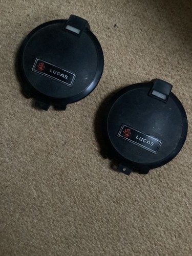 Pair lucas round spot or - of,
